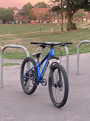 Giant stp mountain bike - mountain, jump